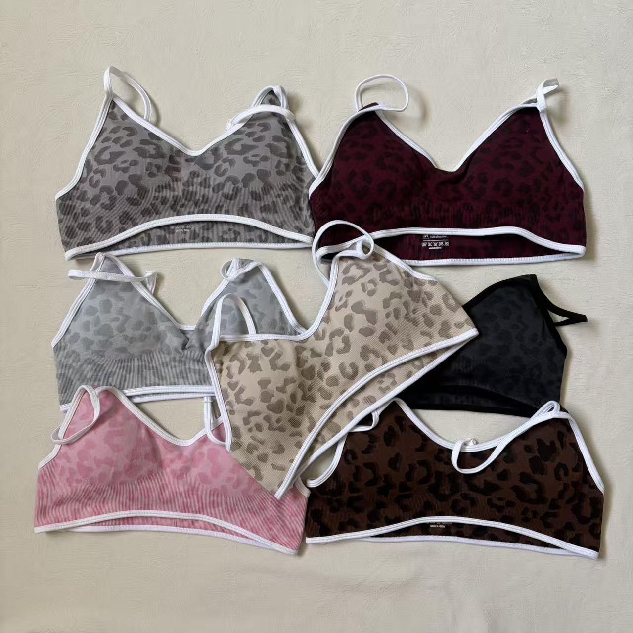 LOGO レディース 美背中寄せ上げ スポーツベスト ヨガ  - Sports Bra Racerback のレビューと価格