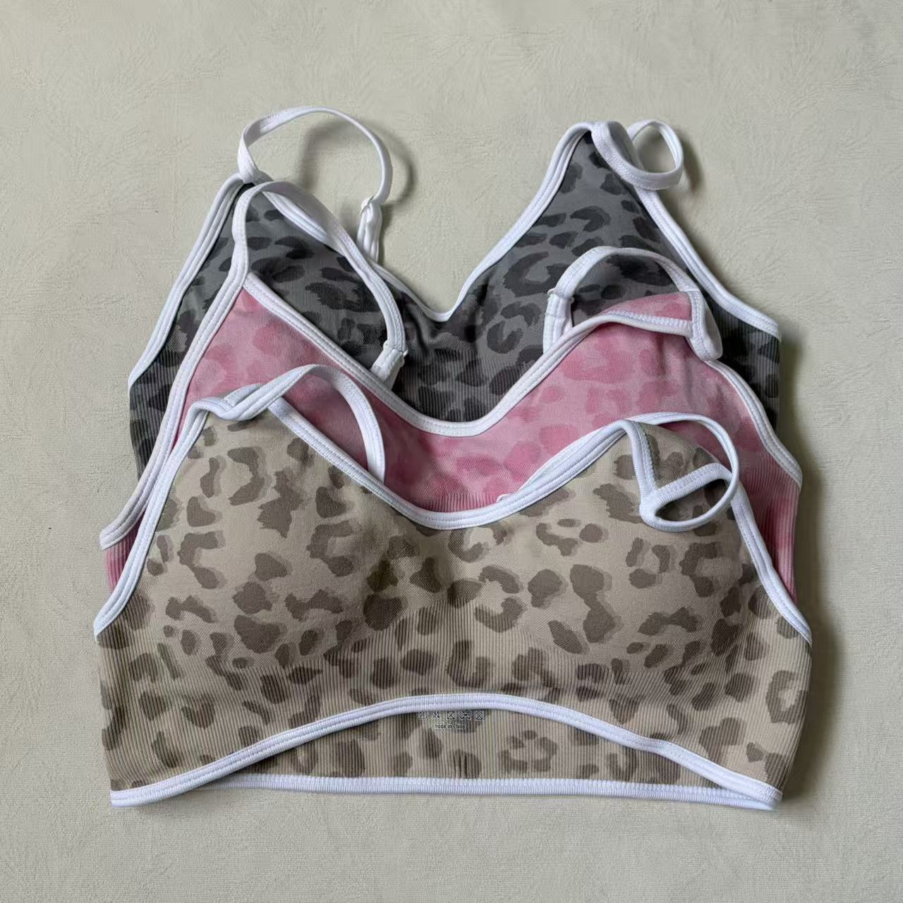 LOGO レディース 美背中寄せ上げ スポーツベスト ヨガ  - Sports Bra Racerback のレビューと価格