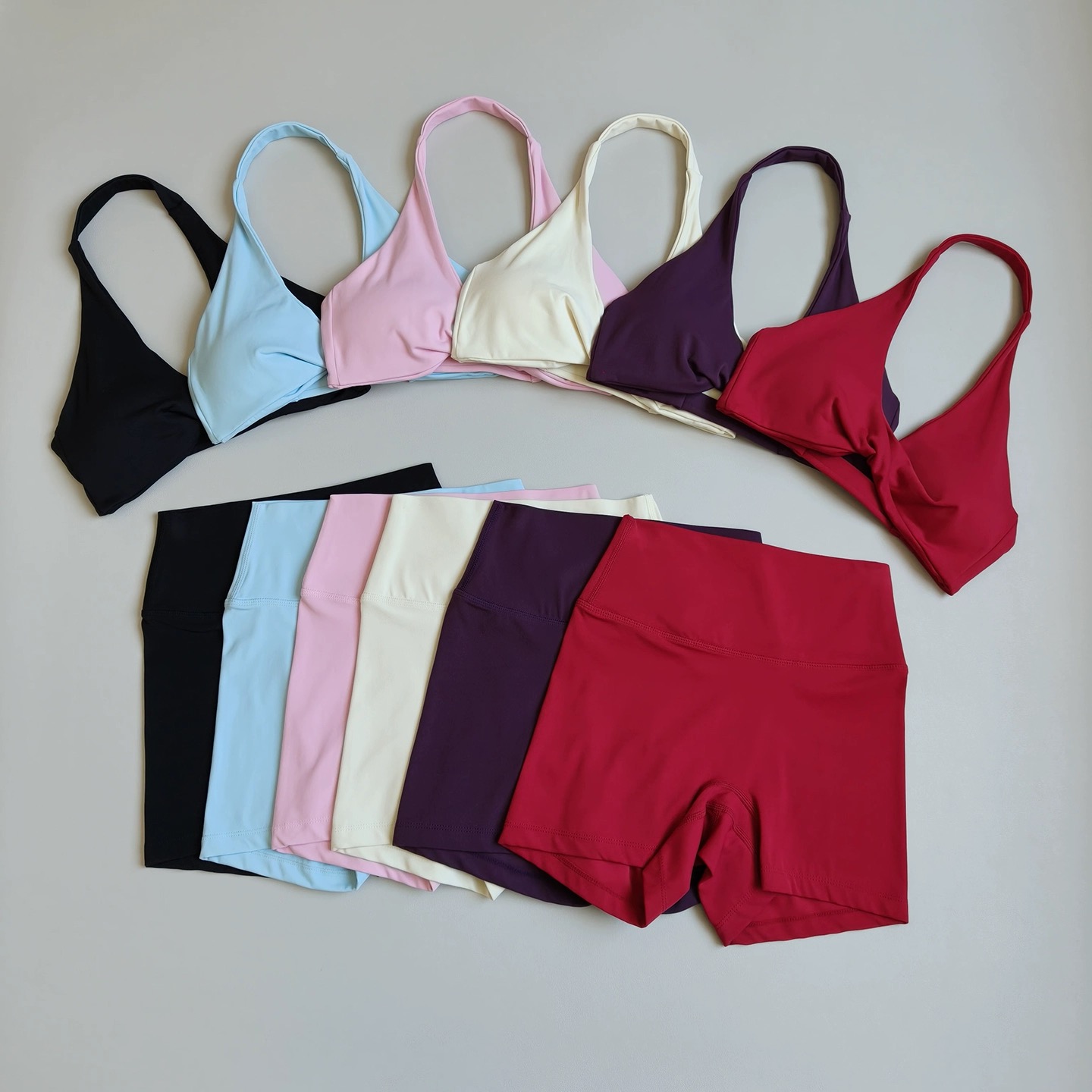 レディースヨガウェア2点セット |   ホルターネックオープ - Sports Bra Racerback のレビューと価格